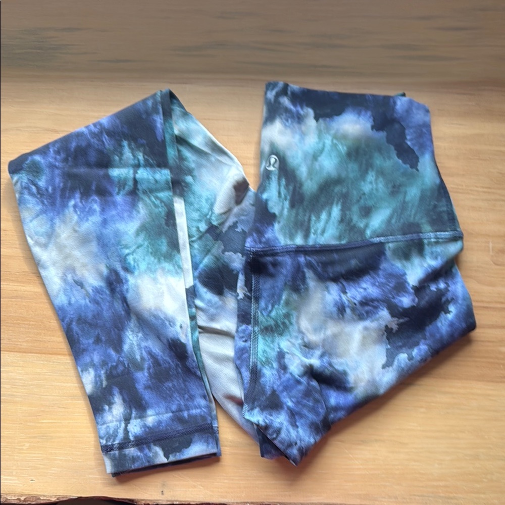 Lululemon Athletica Blue Tie-Dye Leggings